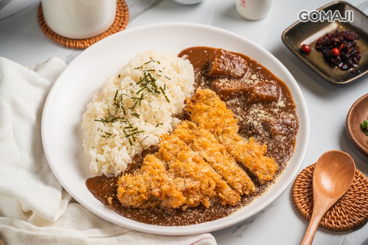 吃超飽厚切豬排咖哩飯