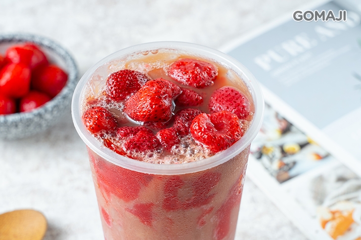 草莓鮮奶茶