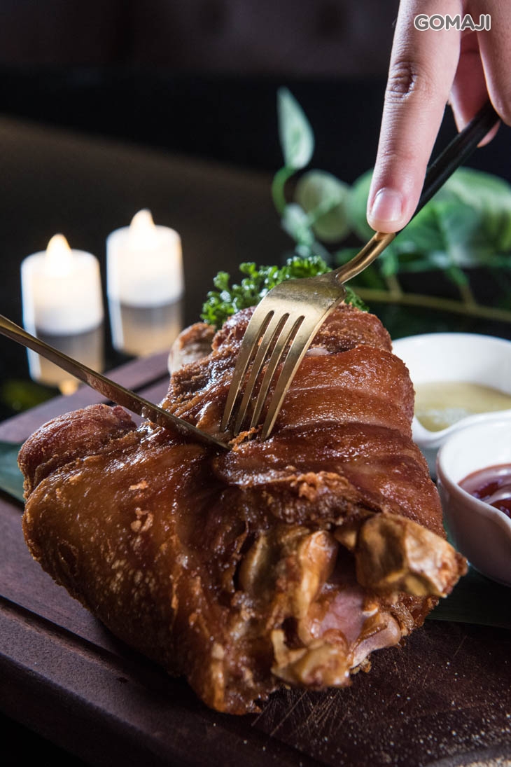 德國豬腳佐黃金泡菜