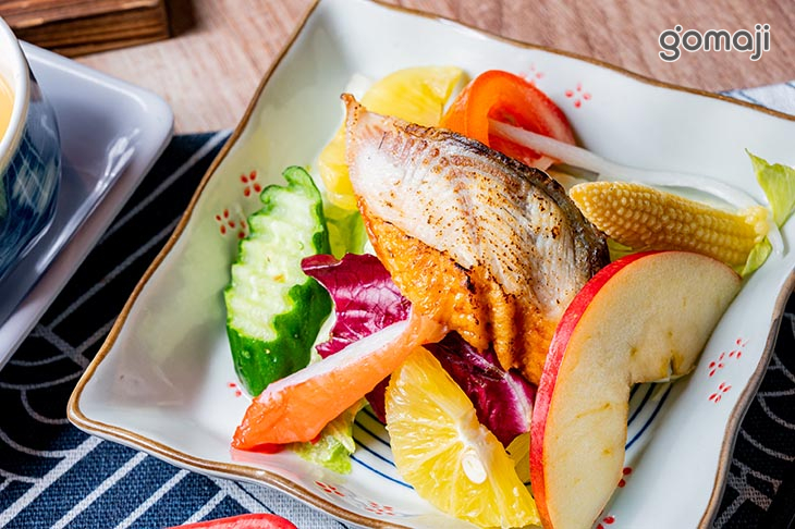 鰻魚胡麻沙拉