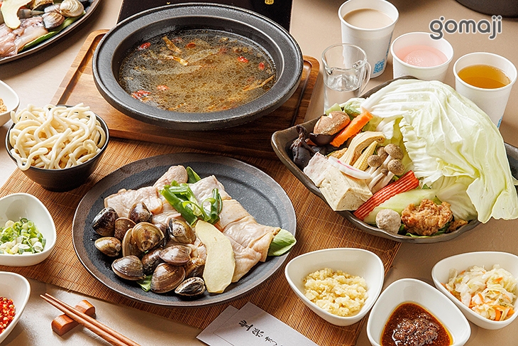 剝皮辣椒雞腿鍋(附蛤蜊)