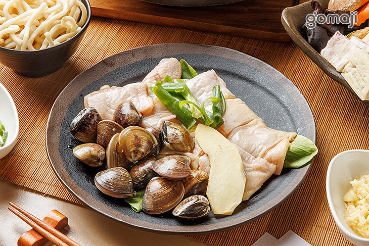 剝皮辣椒雞腿鍋(附蛤蜊)