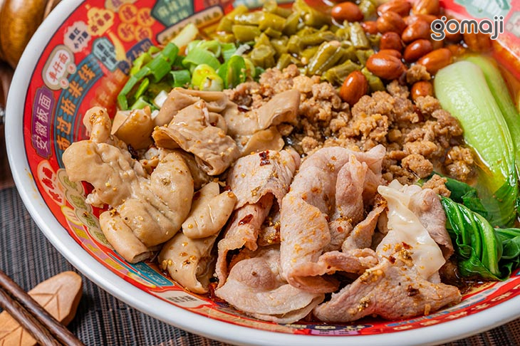 雜醬+肥腸+梅花豬酸辣粉