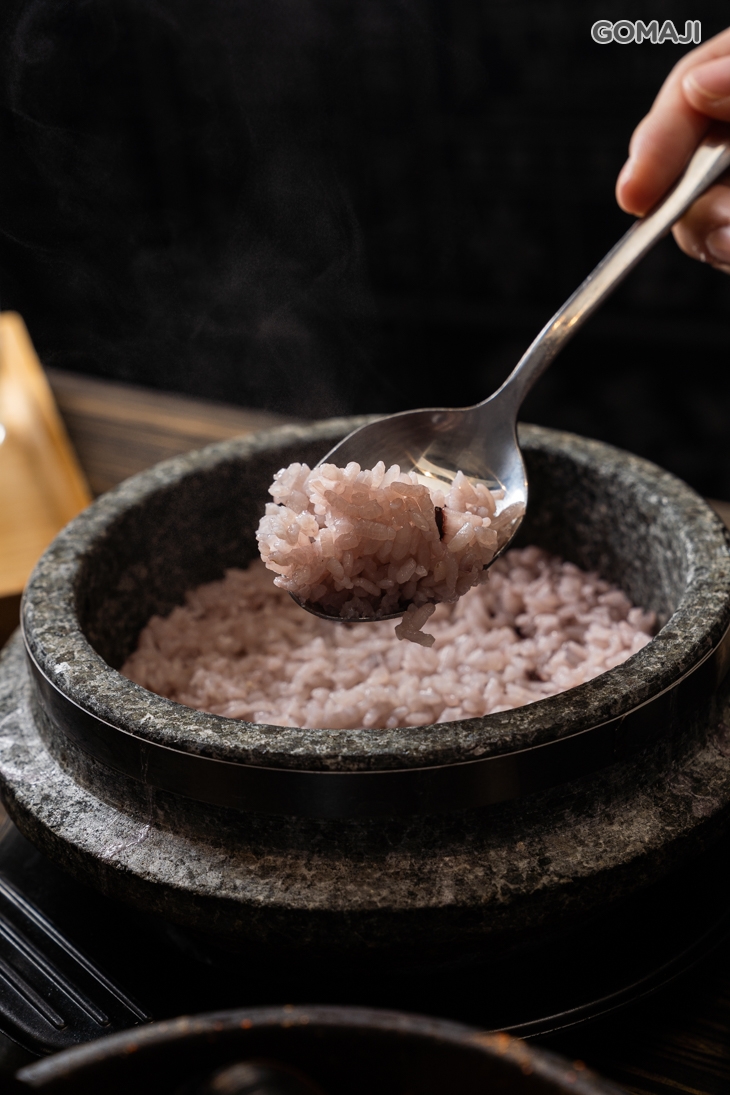 豆腐煲皆附：角閃石紫米飯一份