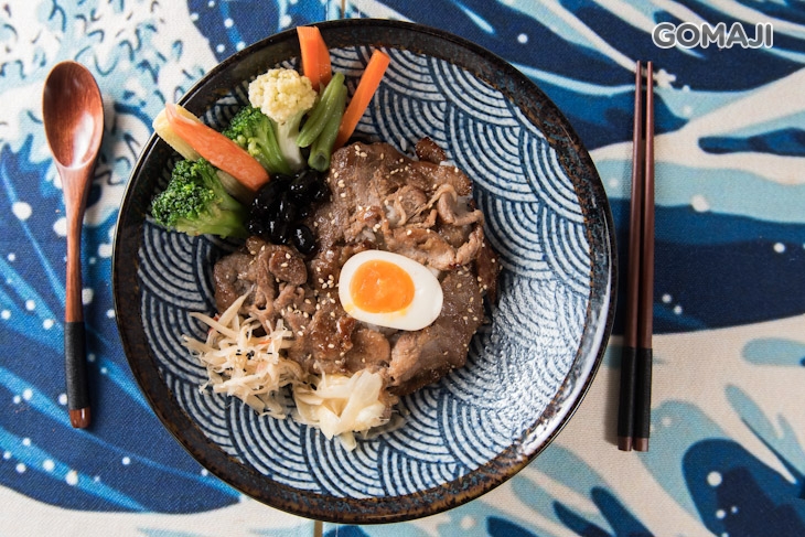 日式燒肉蓋飯定食(含燒肉蓋飯1份/小菜/黑豆/糖心蛋1顆/湯品1份)