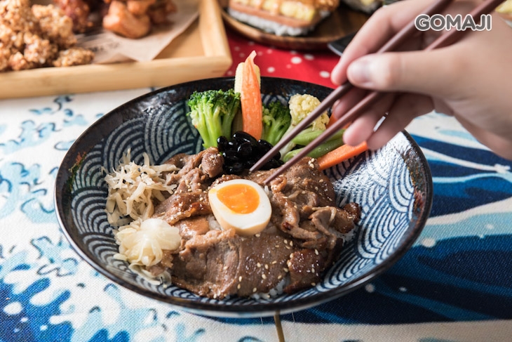 日式燒肉蓋飯定食(含燒肉蓋飯1份/小菜/黑豆/糖心蛋1顆/湯品1份)