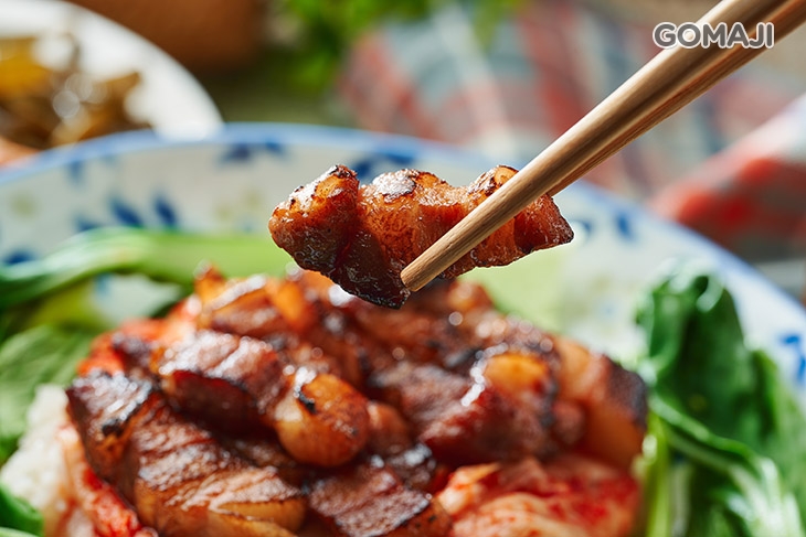 韓式的迫降烤五花肉飯佐泡菜