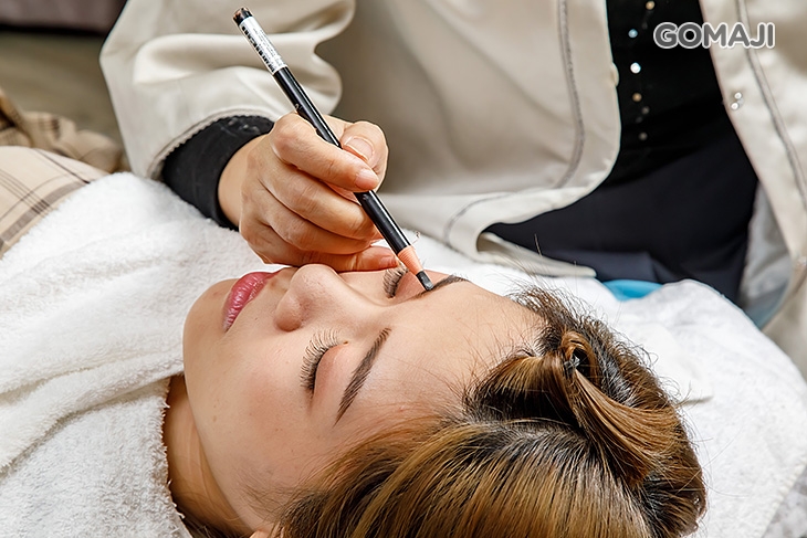 眉型靜動態平衡檢測與定點確認