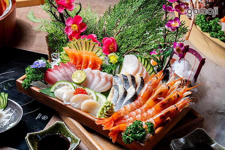 四人套餐生魚片