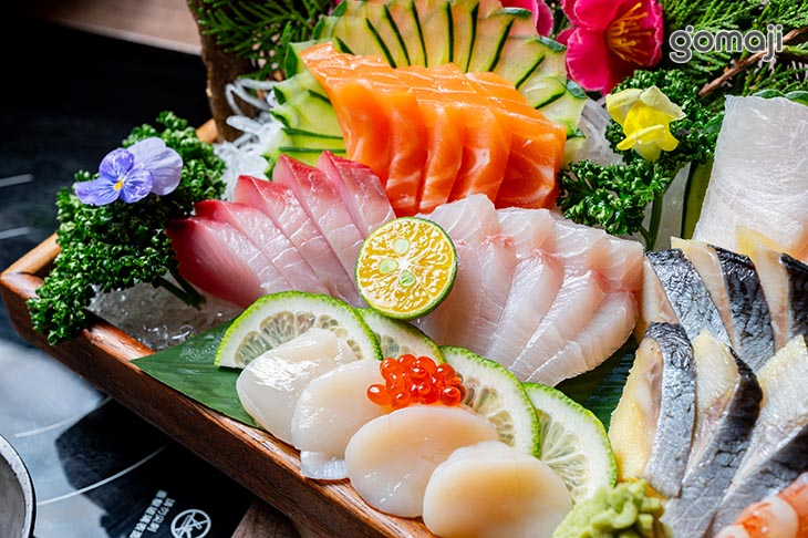 四人套餐生魚片