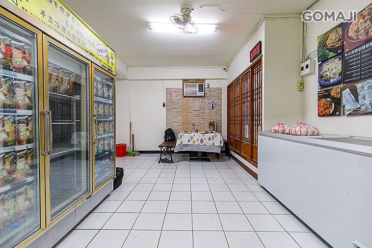 品袋子-外國人刀削麵