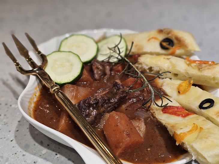 紅酒燉牛肉佐佛卡夏