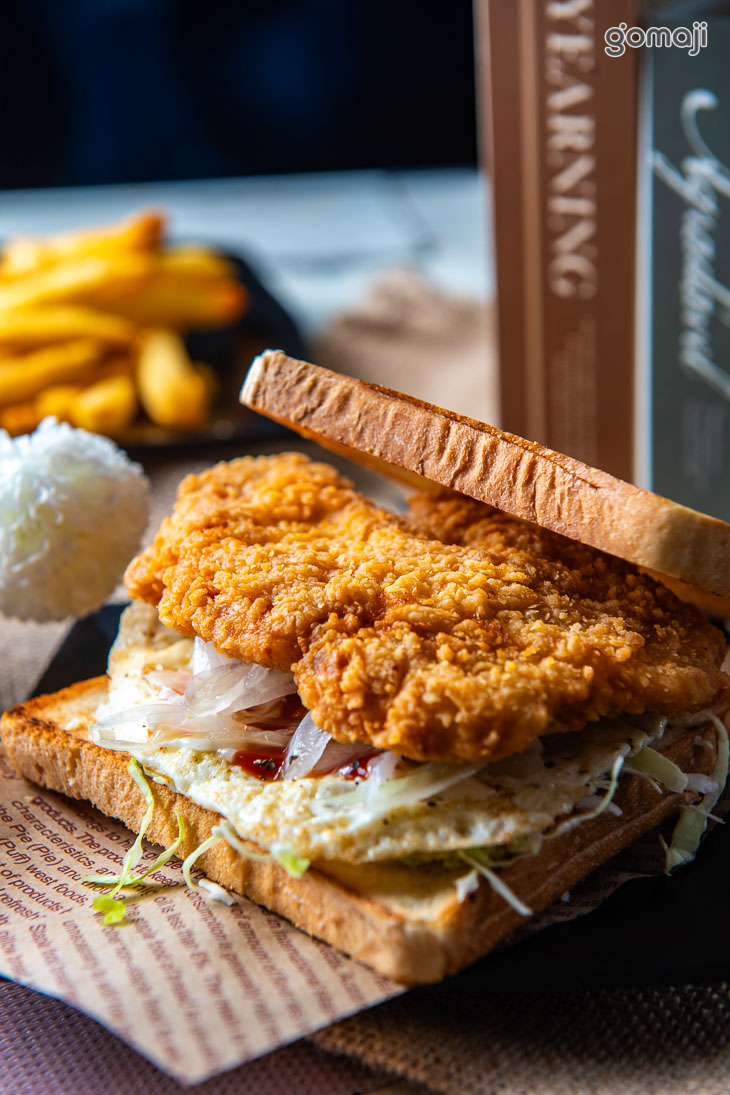 卡啦雞腿蛋吐司