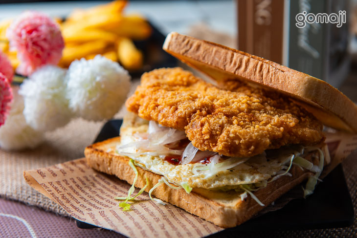 卡啦雞腿蛋吐司