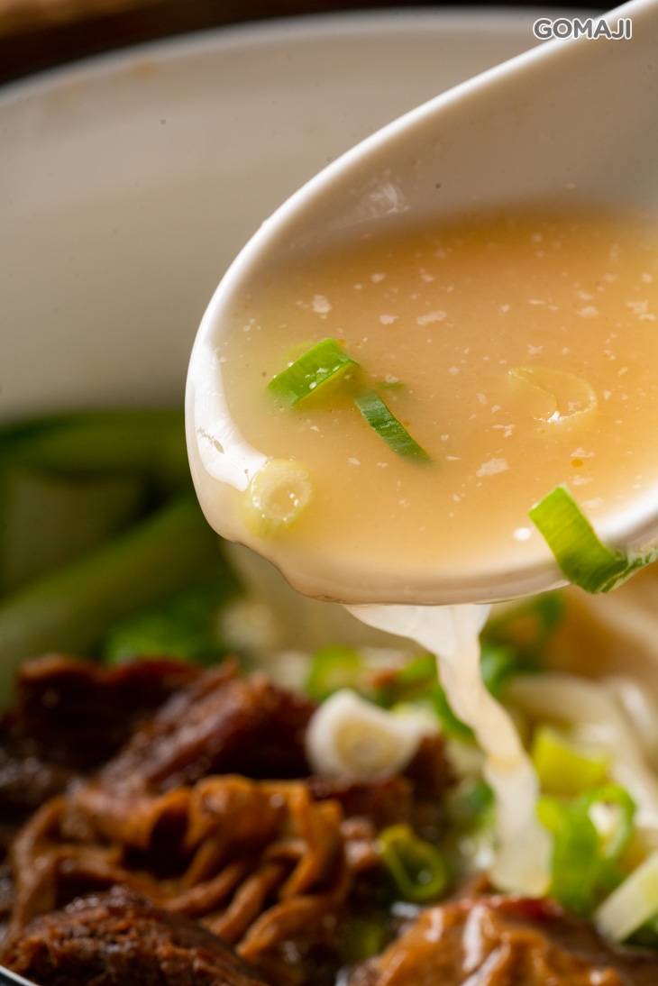 眉清目秀牛肉麵(清燉)