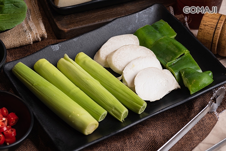 蔬菜拼盤(帶殼玉米筍，杏鮑菇，青椒)