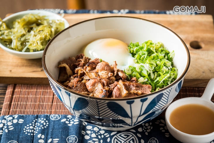 炙烤牛培根豚骨飯