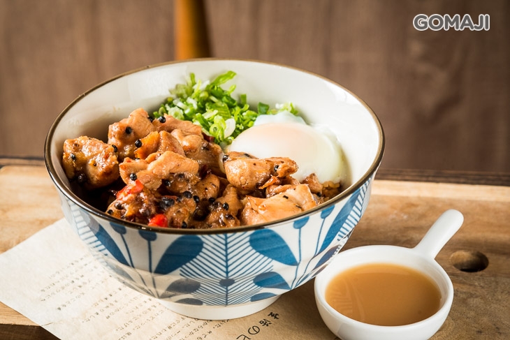 香麻辣子雞豚骨飯
