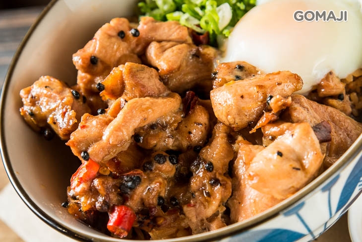 香麻辣子雞豚骨飯