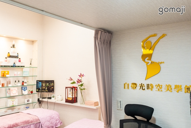  自帶光時空美學館 