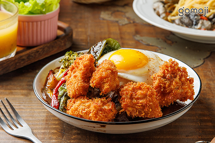 草泥黑咖哩飯