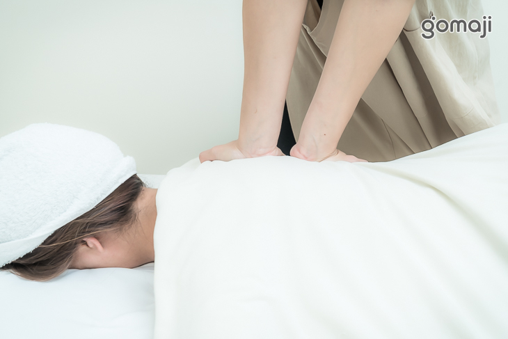 背部開背+肩頸放鬆按壓+腰背深層放鬆手技