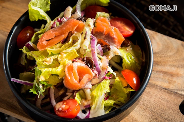 煙燻鮭魚沙拉一份 