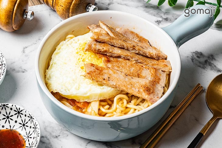 里肌肉排蘑菇鐵板麵