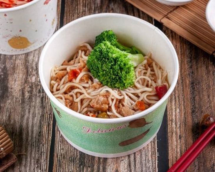 辣味宮保雞丁鐵板麵