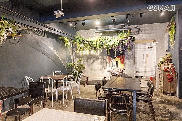 Hërs biströ 她/的 餐酒