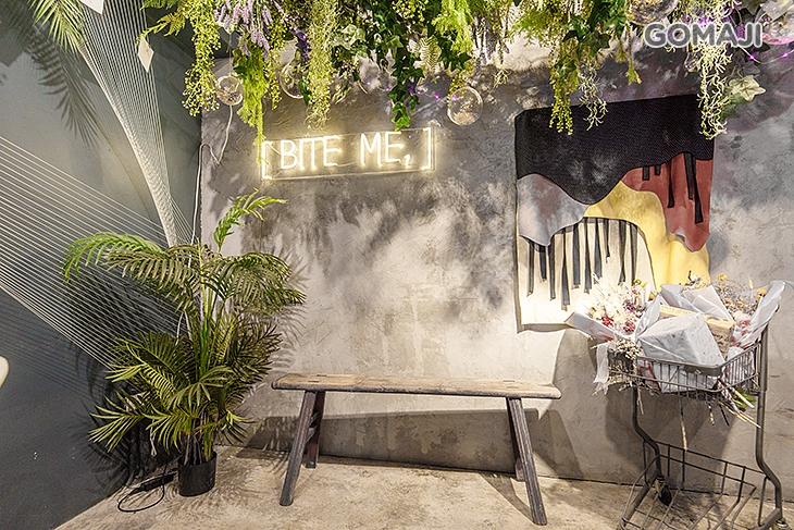 Hërs biströ 她/的 餐酒