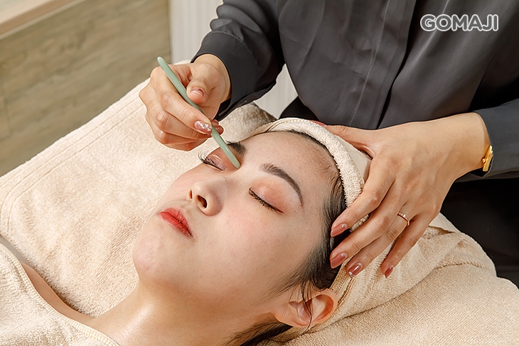 能量水晶進行全臉刮導20分