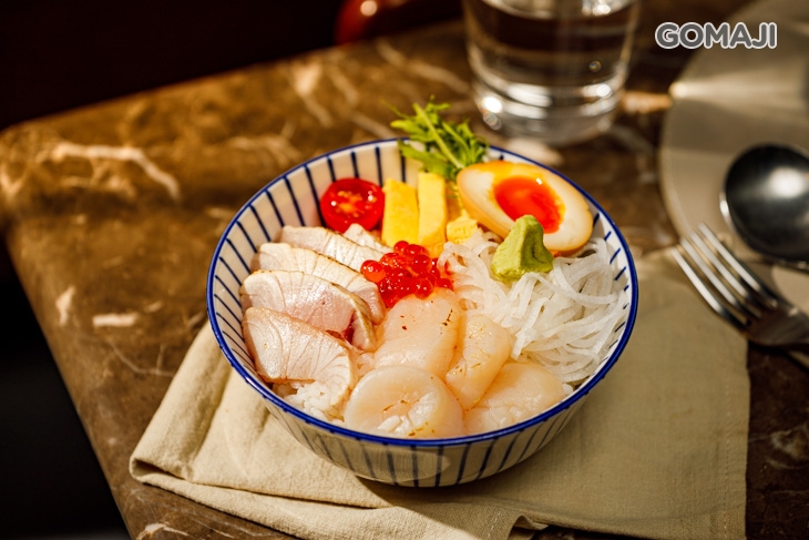 炙燒鮮魚干貝丼飯