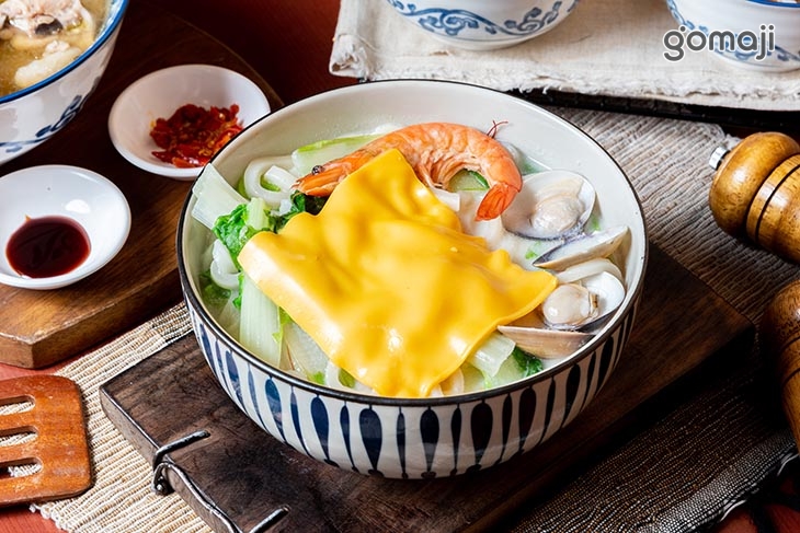 牛奶海鮮烏龍麵