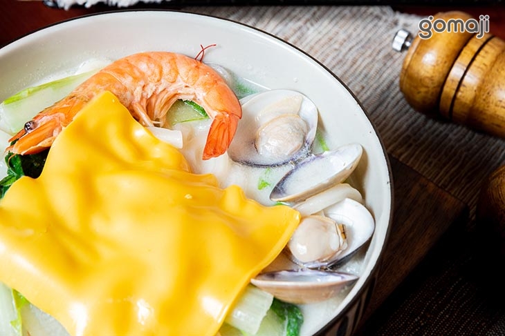 牛奶海鮮烏龍麵