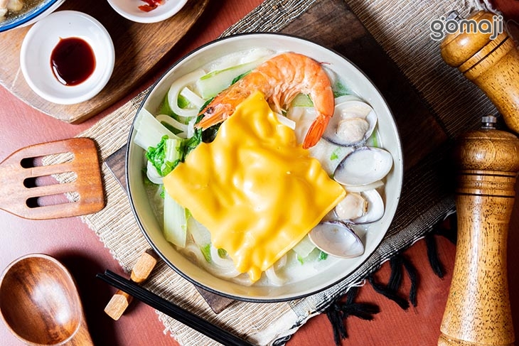 牛奶海鮮烏龍麵