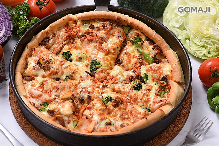 泡 菜 牛 肉 披 薩