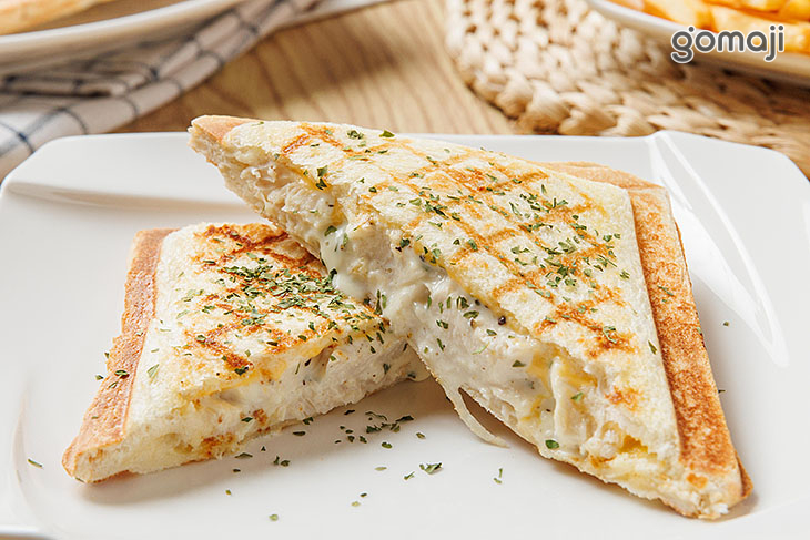 凱薩雞肉-熱壓吐司