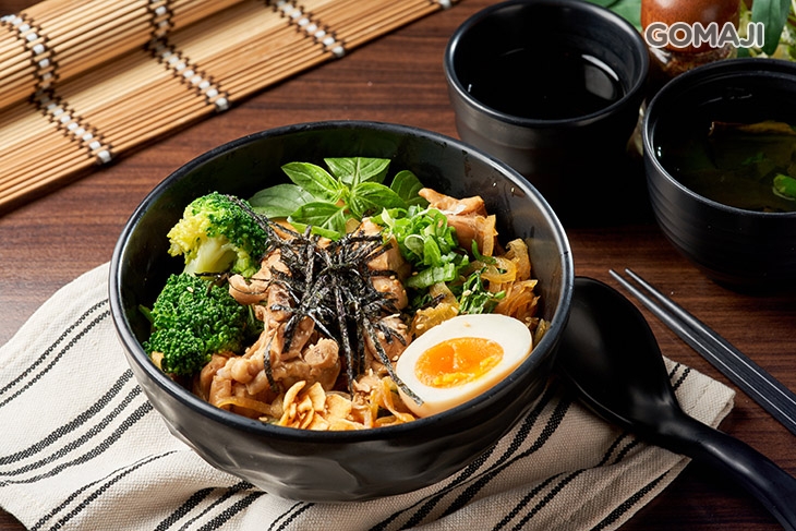 塔香雞丼 