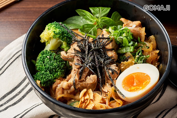塔香雞丼 