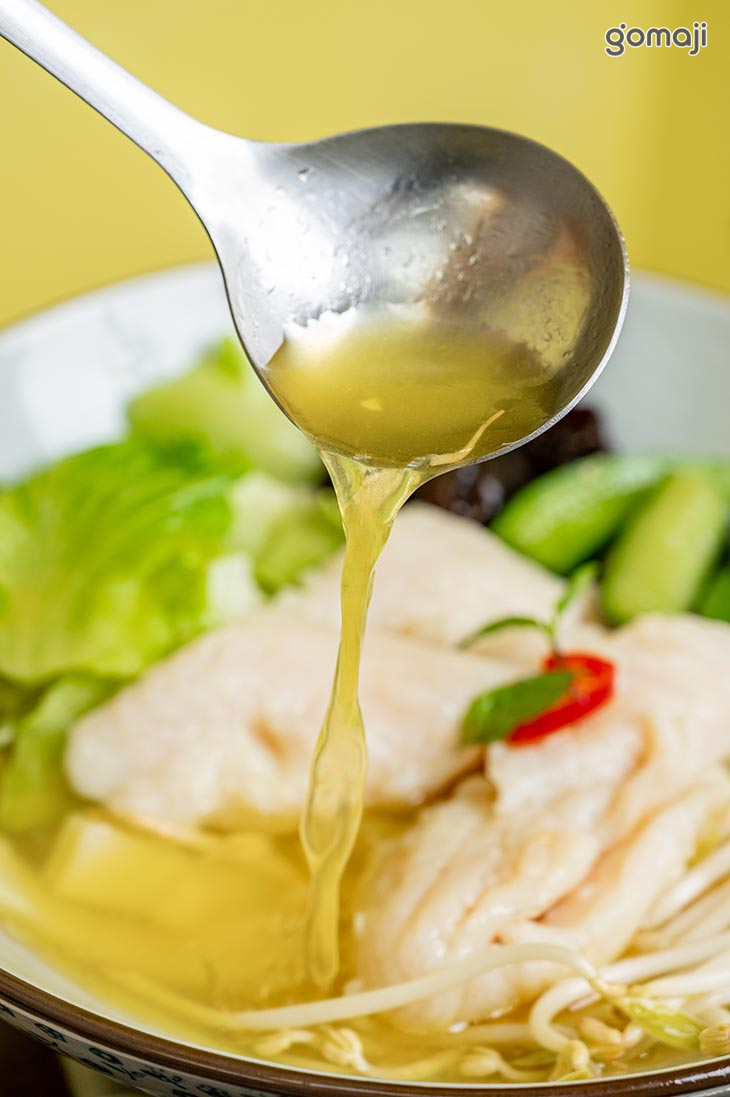 酸湯魚雞雙拼麵（河粉）