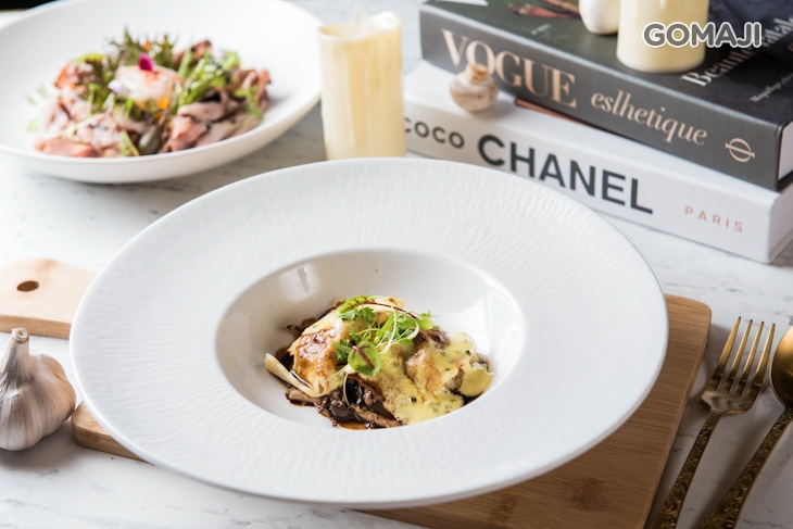 油封鴨捏捏餃佐紅酒醬