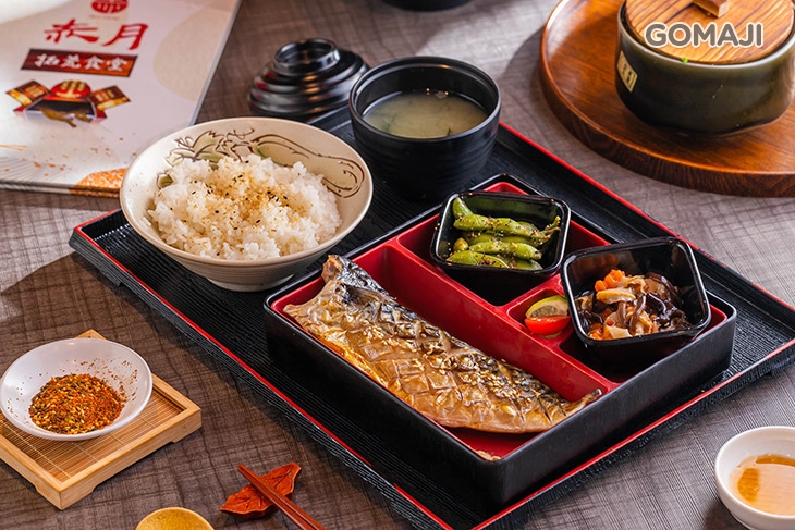 碳烤鯖魚定食