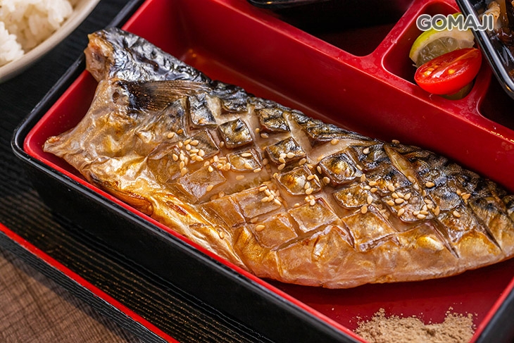 碳烤鯖魚定食