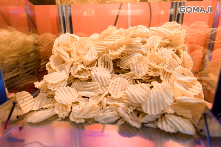 自助吧吃到飽：各式麵食、時令水果、各式飲品、爆米花、冰淇淋等