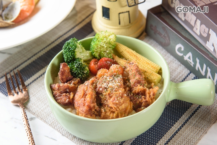 酥炸雞腿排奶油白醬飯