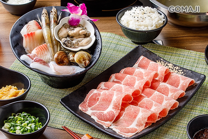 經典五鮮肉:蛤蠣+鮮蚵+白蝦+透抽+魚片+肉品:梅花豬