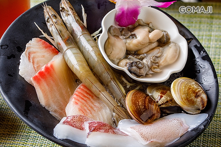 經典五鮮肉:蛤蠣+鮮蚵+白蝦+透抽+魚片+肉品:梅花豬