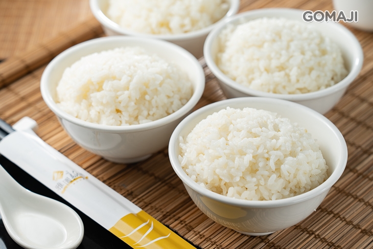 白飯四碗