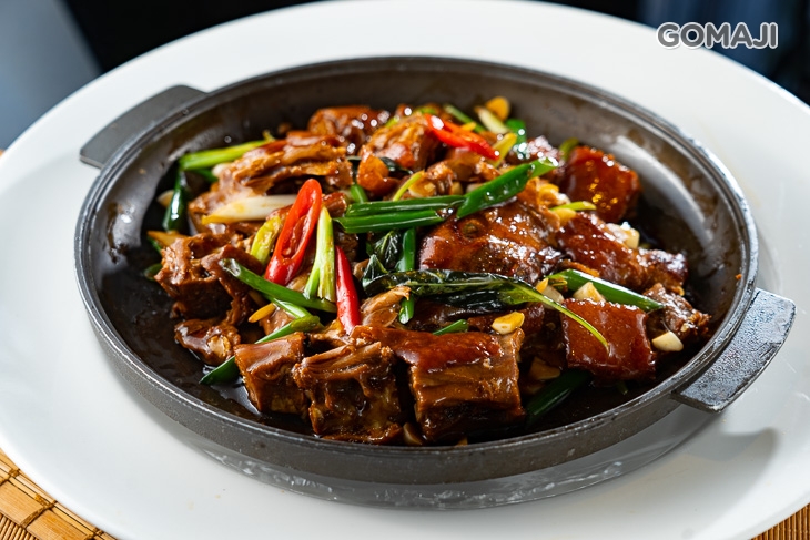 醬爆鴨骨煲一份